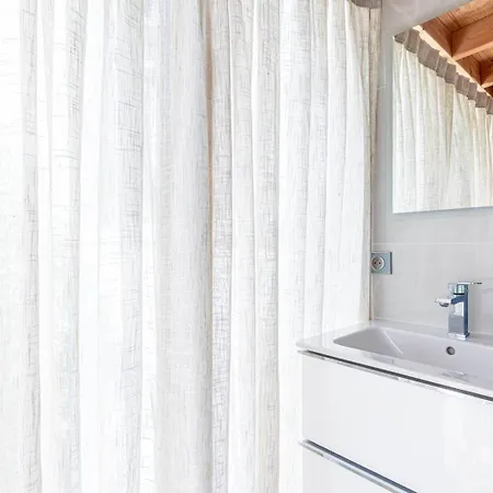 Guestready - Spacieux Apt. Avec Cour Privative Apartment