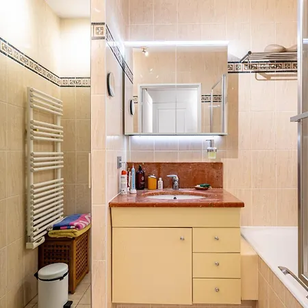 Guestready - Spacieux Apt. Avec Cour Privative Paris